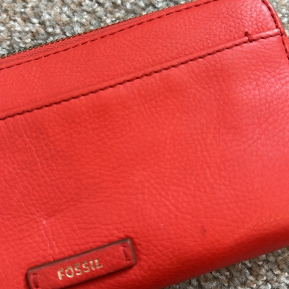 Fossil Leather Wristlet Wallet Orange with removable wrist strap - Picture 6 of 6